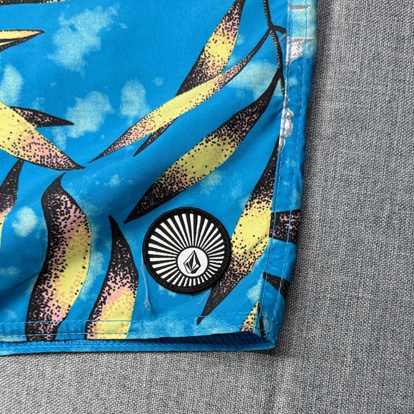Volcom Men's Tropical Blue Board Shorts - Picture 4 of 6